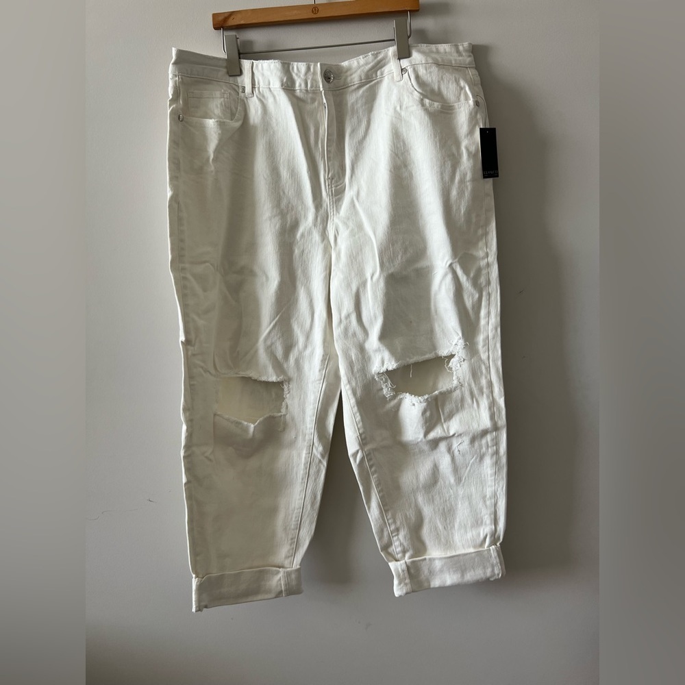 NWT - ELOQUII cream denim distressed jeans sz. 20